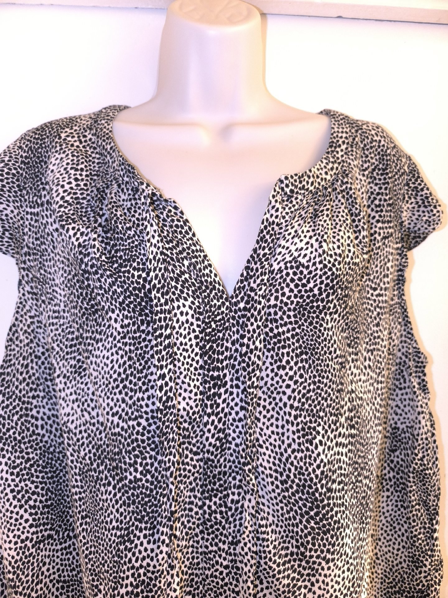 Dorothy Perkins Black and White Printed Blouse – UK 16, Dorothy Perkins, 16, Like New condition — preloved on SilentSale®