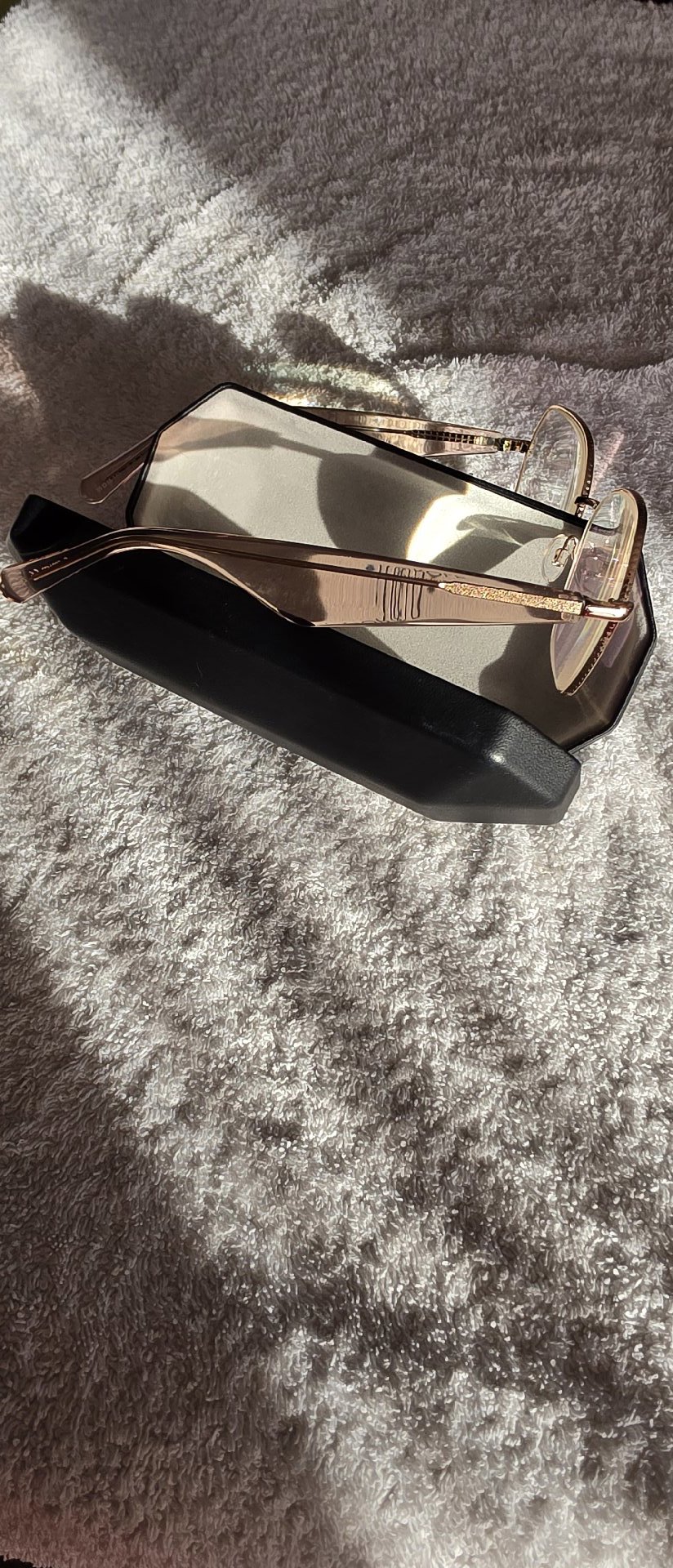 Viktor & rolf glasses and case, Viktor & Rolf, One Size, Excellent condition — preloved on SilentSale®