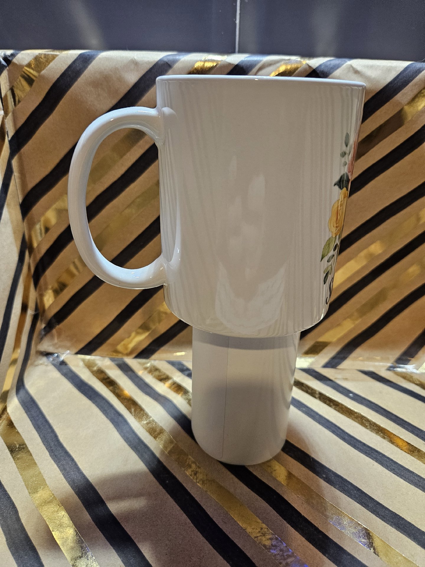 Ceramic Mug with Floral and Salt Shaker Design, Unbranded, One Size, New condition — preloved on SilentSale®