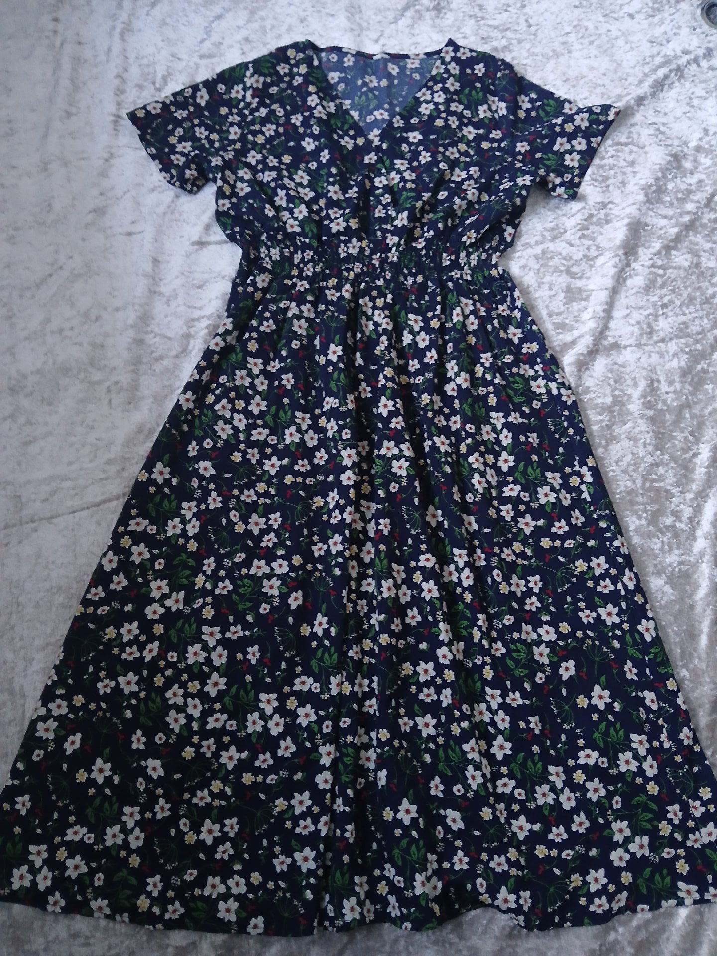 Navy Floral Midi Dress with V Neck and Elastic Waist, Unbranded, M, Excellent condition — preloved on SilentSale®