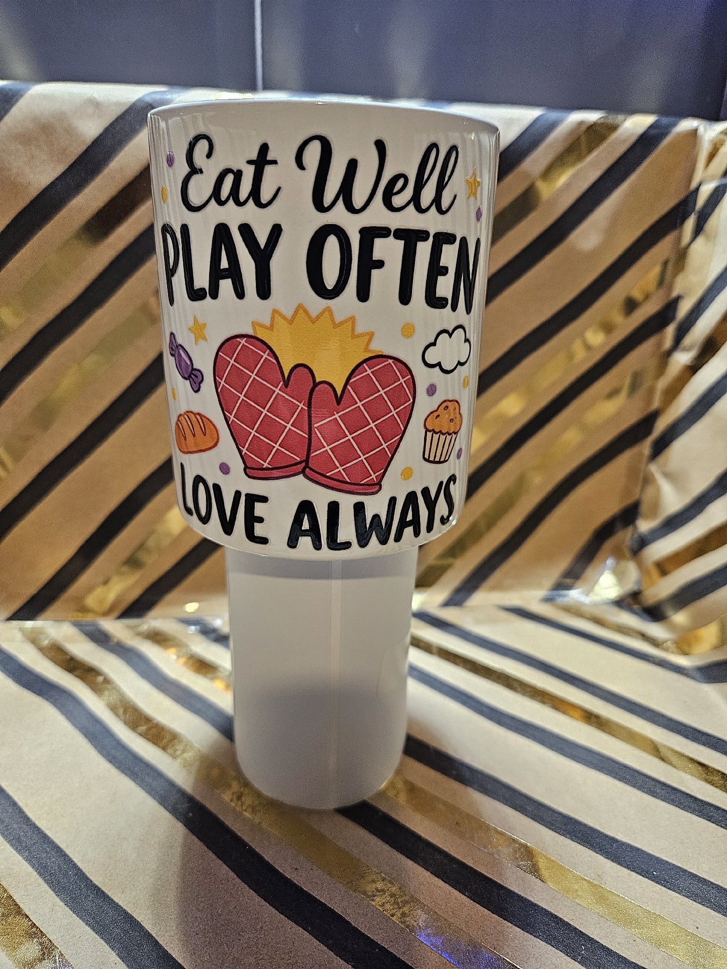 Ceramic Mug with 'Eat Well Play Often Love Always' Print, Unbranded, One Size, New condition — preloved on SilentSale®