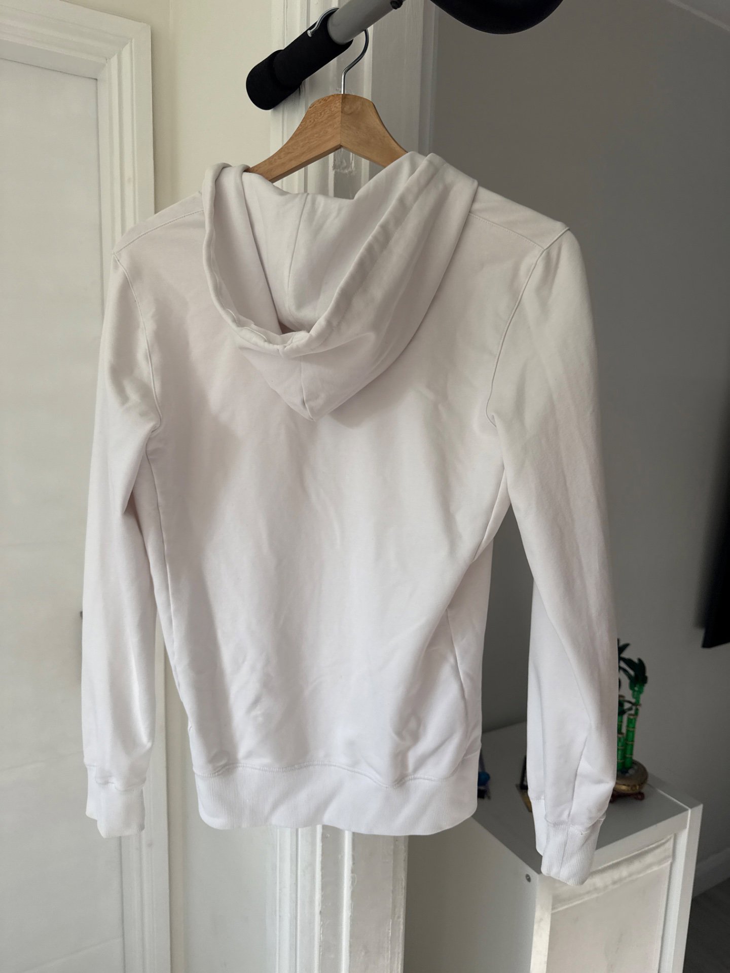 Nike White Zip-Up Hoodie – Size S, Nike, S, Excellent condition — preloved on SilentSale®