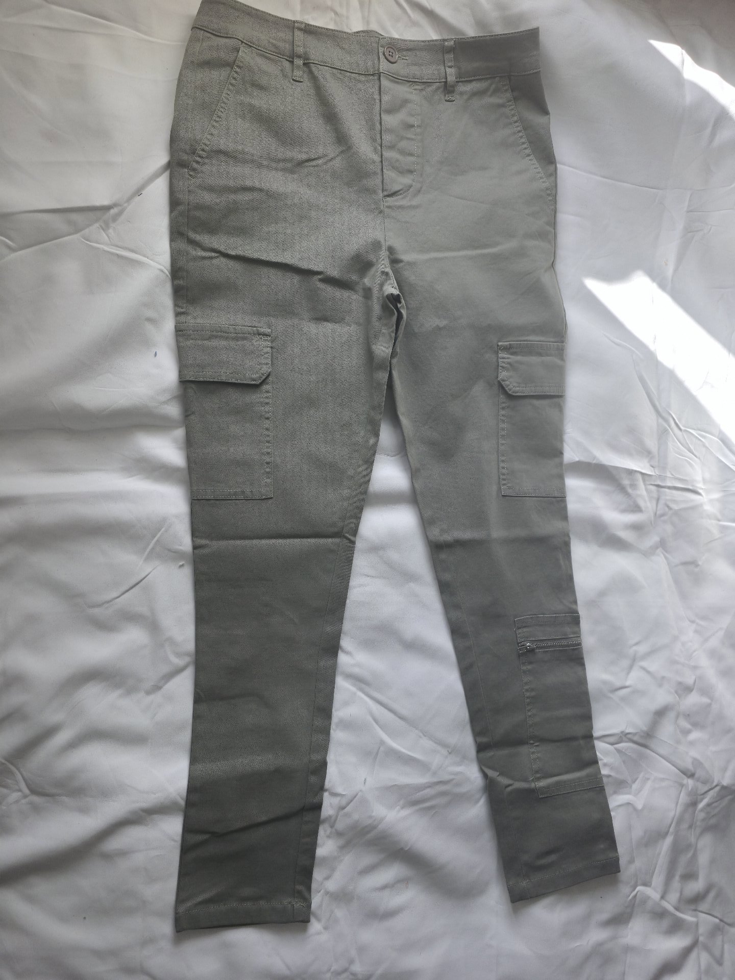 ASOS Design Grey Cargo Trousers W30 L30, ASOS Design, W32 L30, New condition — preloved on SilentSale®