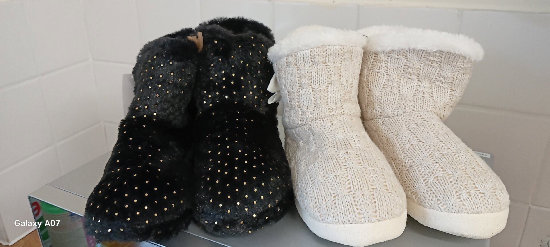 Pair of Ladies Black and Cream Fleece Lined Slipper Boots – Size 36/37, Unbranded, 36/37, Excellent condition — preloved on SilentSale®