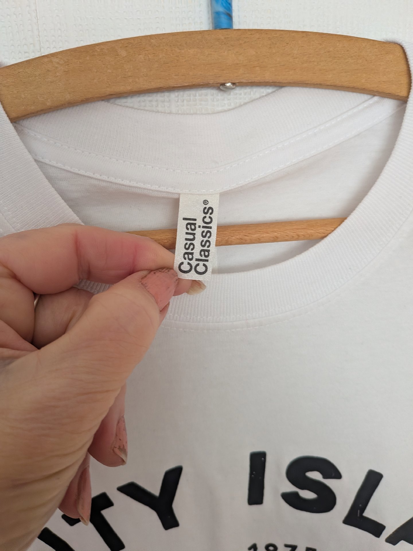 Casual Classics White Amity Island Swim Team T-Shirt – M, Casual Classics, M, New condition — preloved on SilentSale®