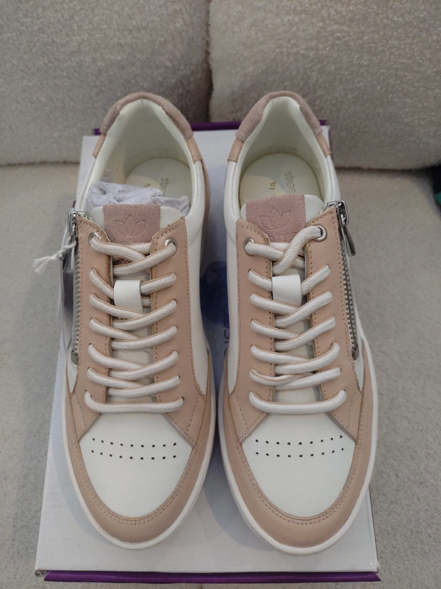 Skechers Sierra White and Pink Trainers – UK 4, Lotus, 4, New condition — preloved on SilentSale®