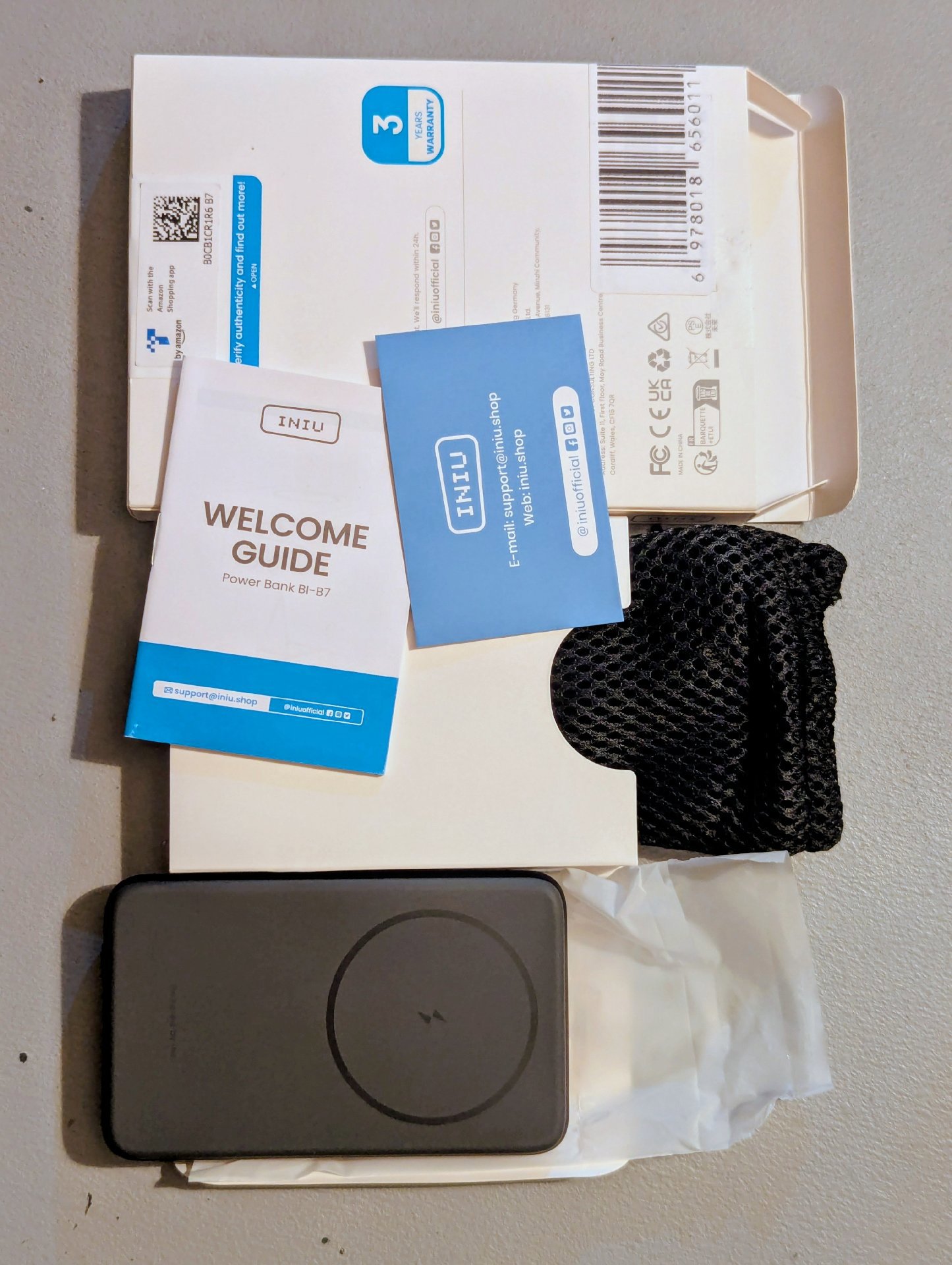 INIU MagPro Slim 6000mAh Magnetic Wireless Power Bank BI-B7, Iniu, One Size, Excellent condition — preloved on SilentSale®