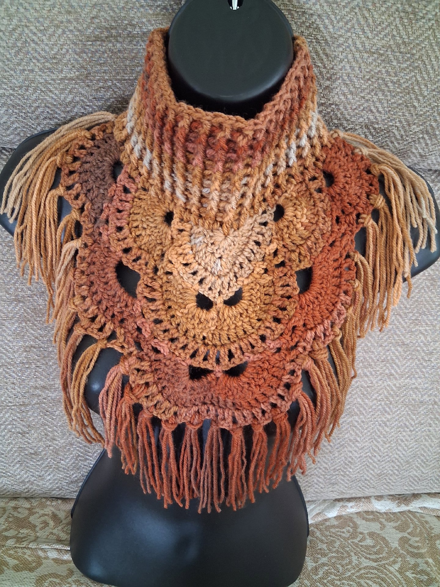Hand crocheted neck warmer , Handmade, One Size, New condition — preloved on SilentSale®
