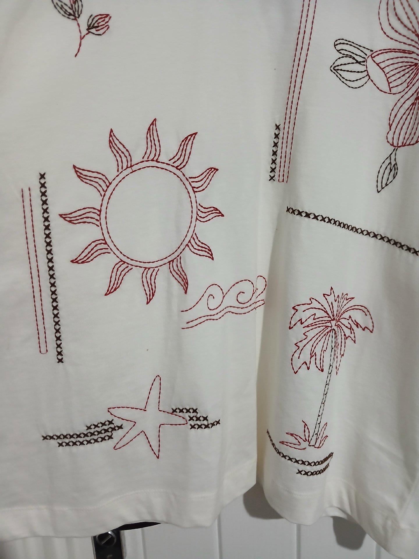 Tu White Embroidered Short Sleeve T-Shirt – Size M, TU, M, Excellent condition — preloved on SilentSale®