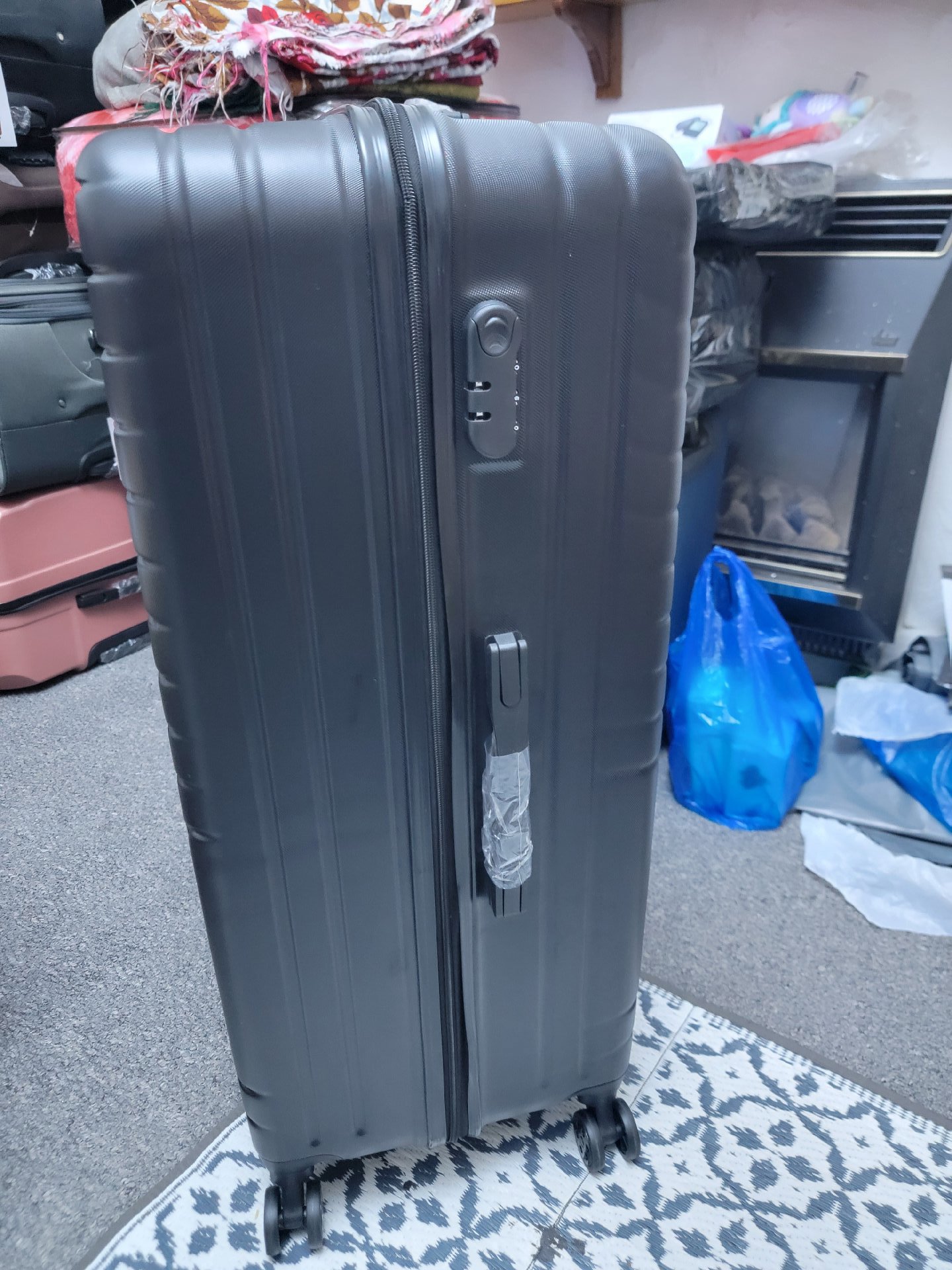Supermove extra Large Black Hard Shell Suitcase with Wheels, supermoye, Extra Large, New condition — preloved on SilentSale®