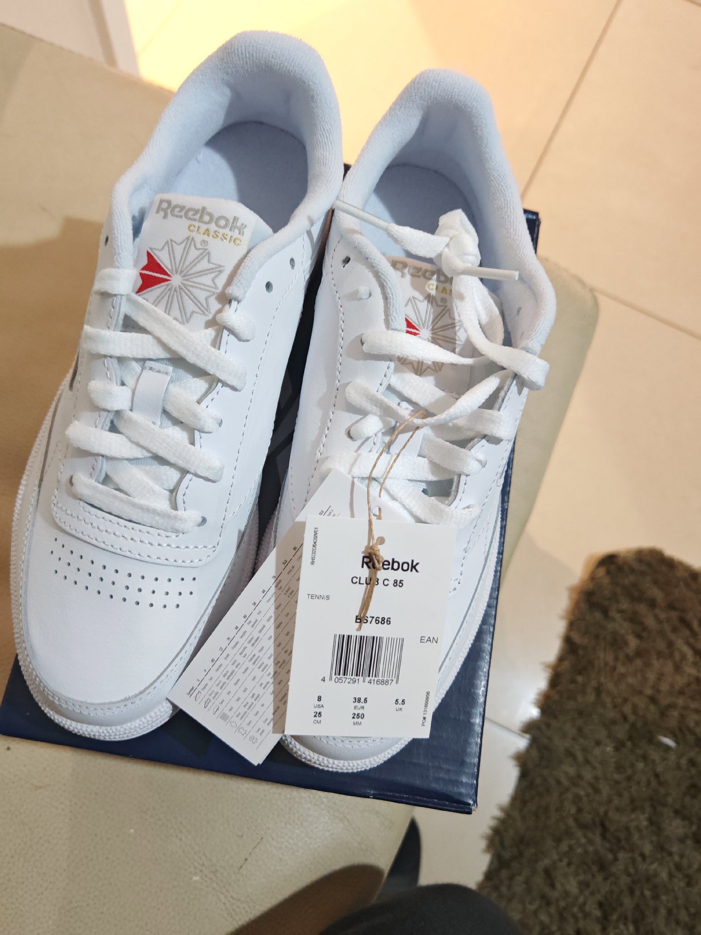 Reebok Classic White Trainers – UK 5 1/2, Reebok, 5.5, New condition — preloved on SilentSale®