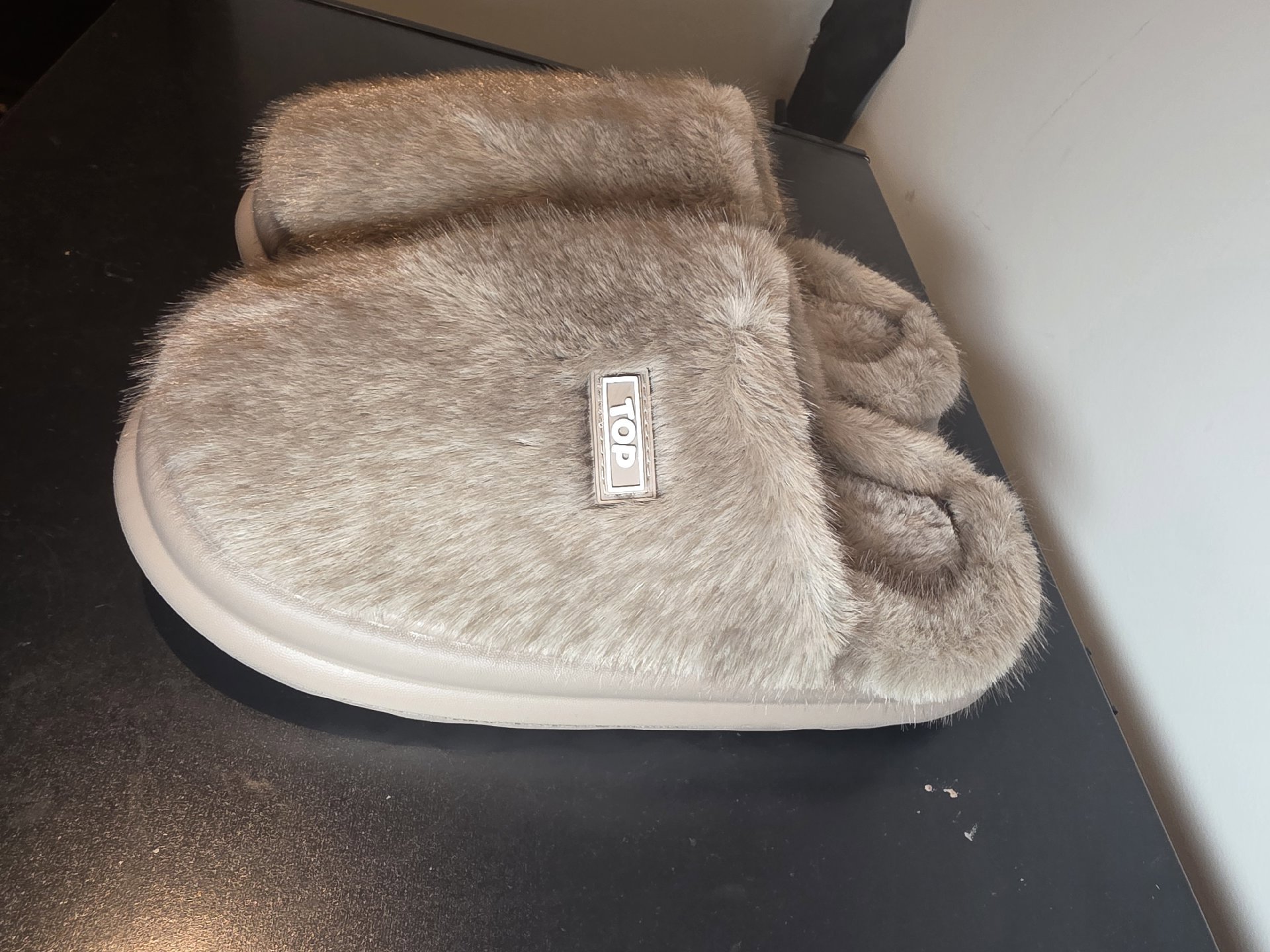 Winter ready Totes Brown Faux Fur Slippers, Unbranded, 5.5, New condition — preloved on SilentSale®