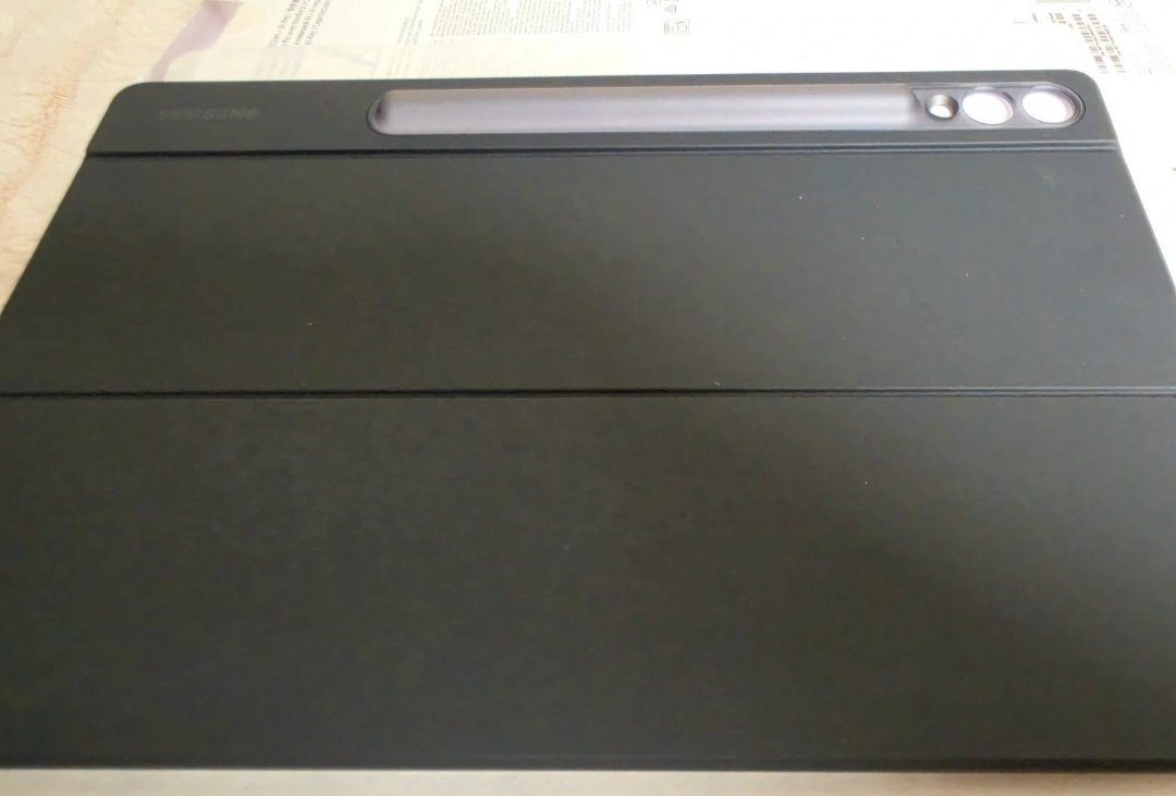 Samsung Book Cover Keyboard Slim for Galaxy Tab S10+, Samsung, 8TB, Excellent condition — preloved on SilentSale®