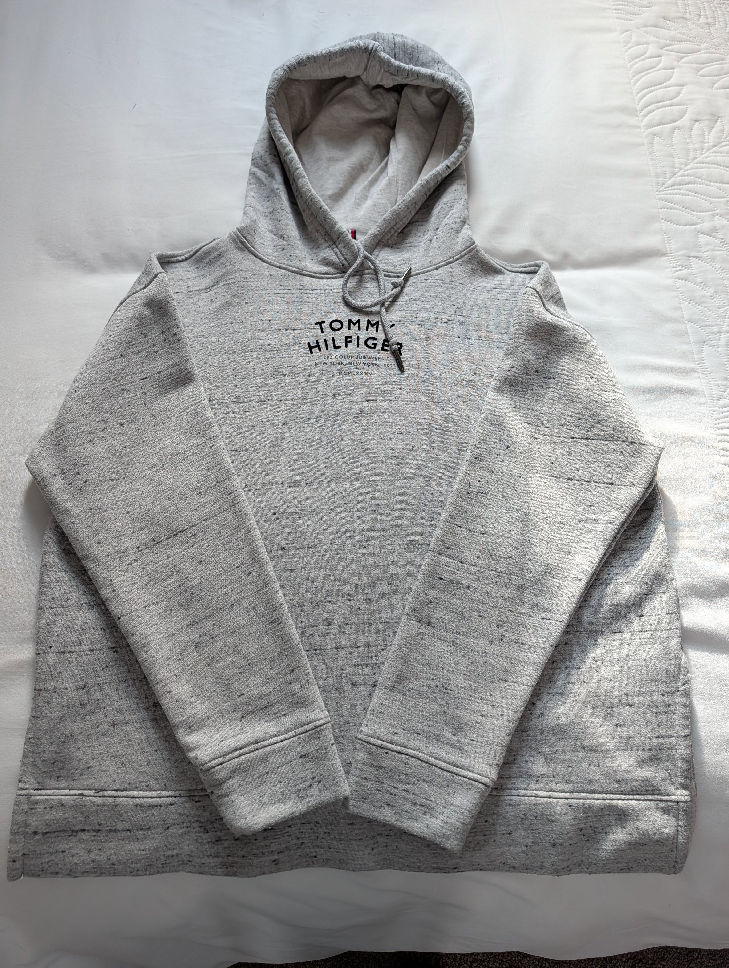 Tommy Hilfiger Hoodie XS , Tommy Hilfiger, XS, Excellent condition — preloved on SilentSale®