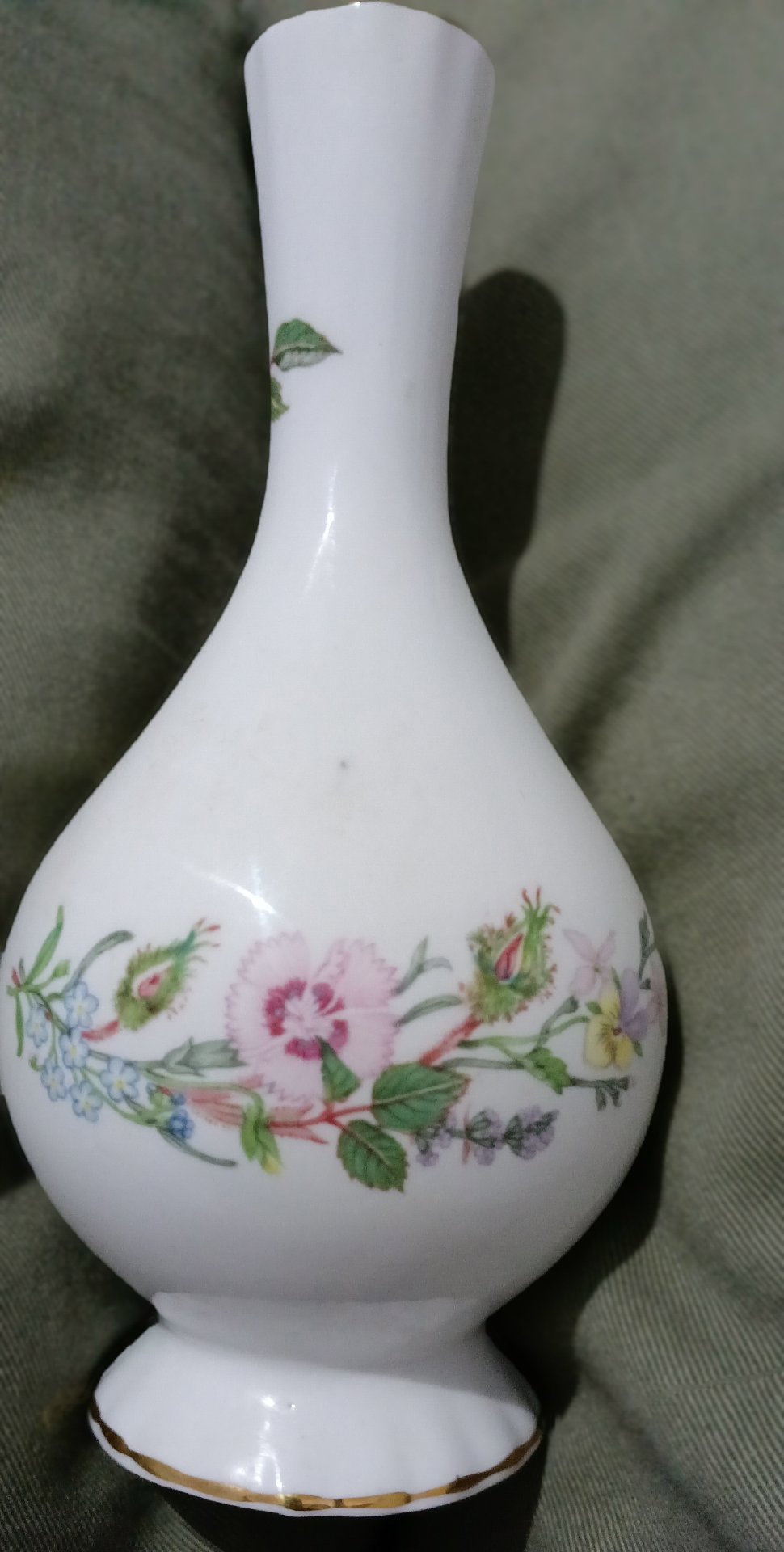 Aynsley Wild Tudor Fine English Bone China Vase, Aynsley, One Size, Excellent condition — preloved on SilentSale®