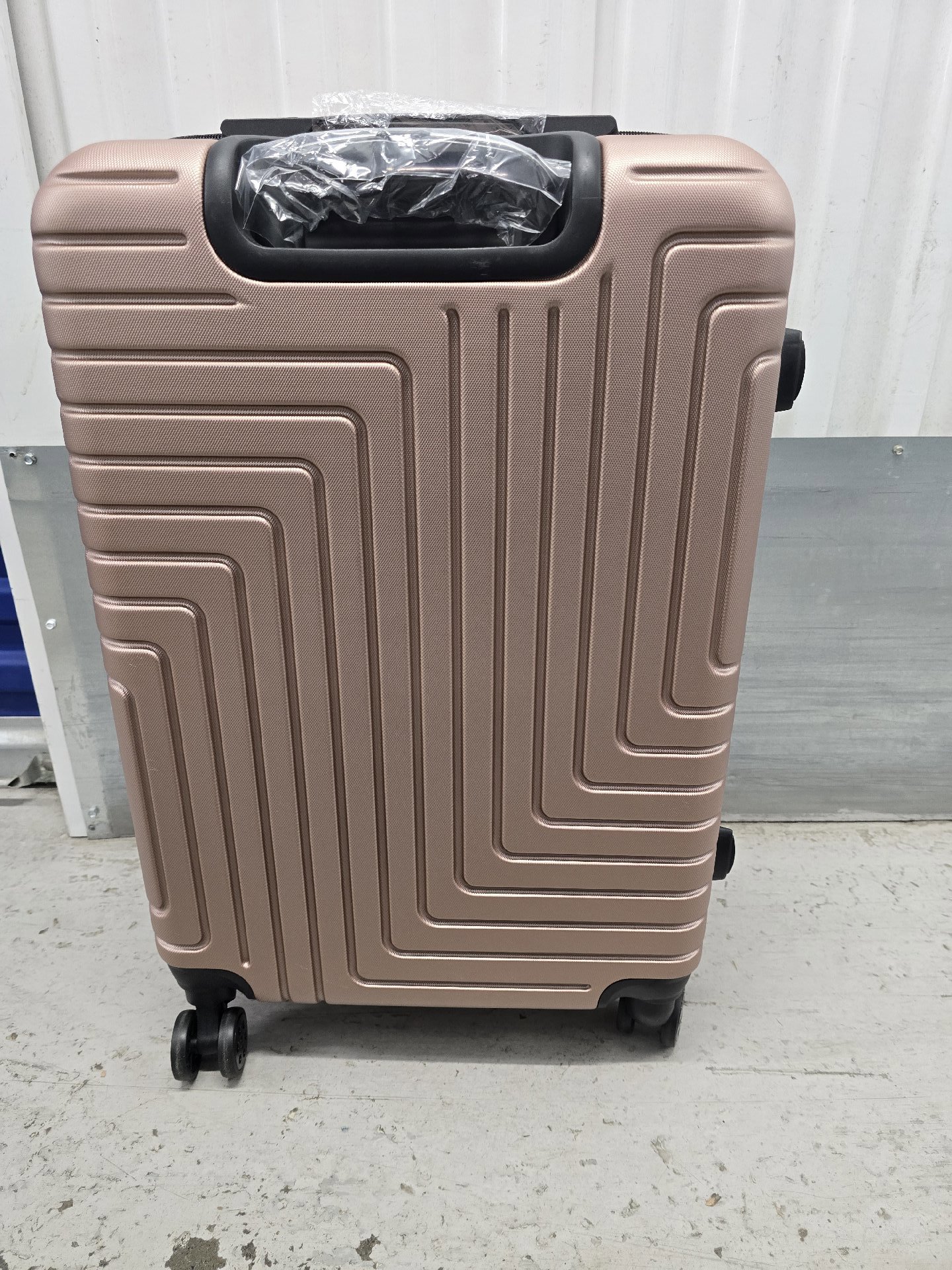 20 inches Supermoye Rose Gold Hard Shell Suitcase with Wheels, supermoye, Small, New condition — preloved on SilentSale®