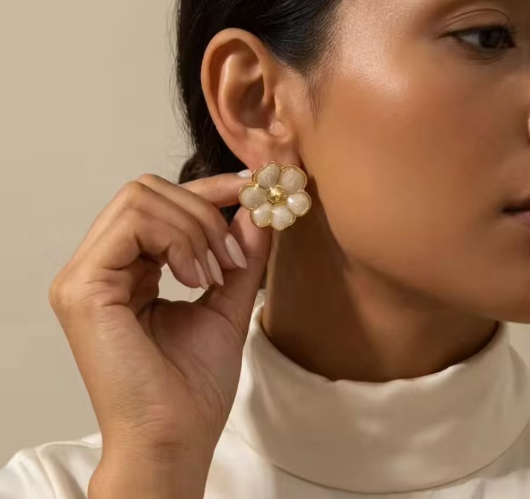 Flower Shaped Stainless Steel Gold Tone Stud Earrings, Vintage, One Size, New condition — preloved on SilentSale®