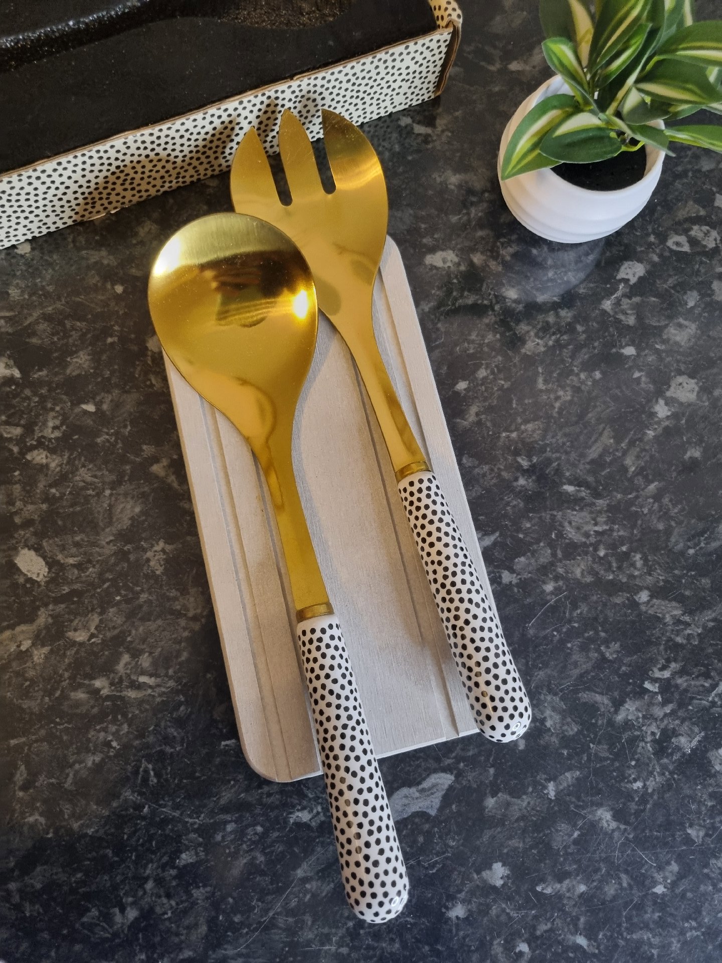 Gold Tone Salad Servers with Speckled White Handles, Unbranded, One Size, New condition — preloved on SilentSale®