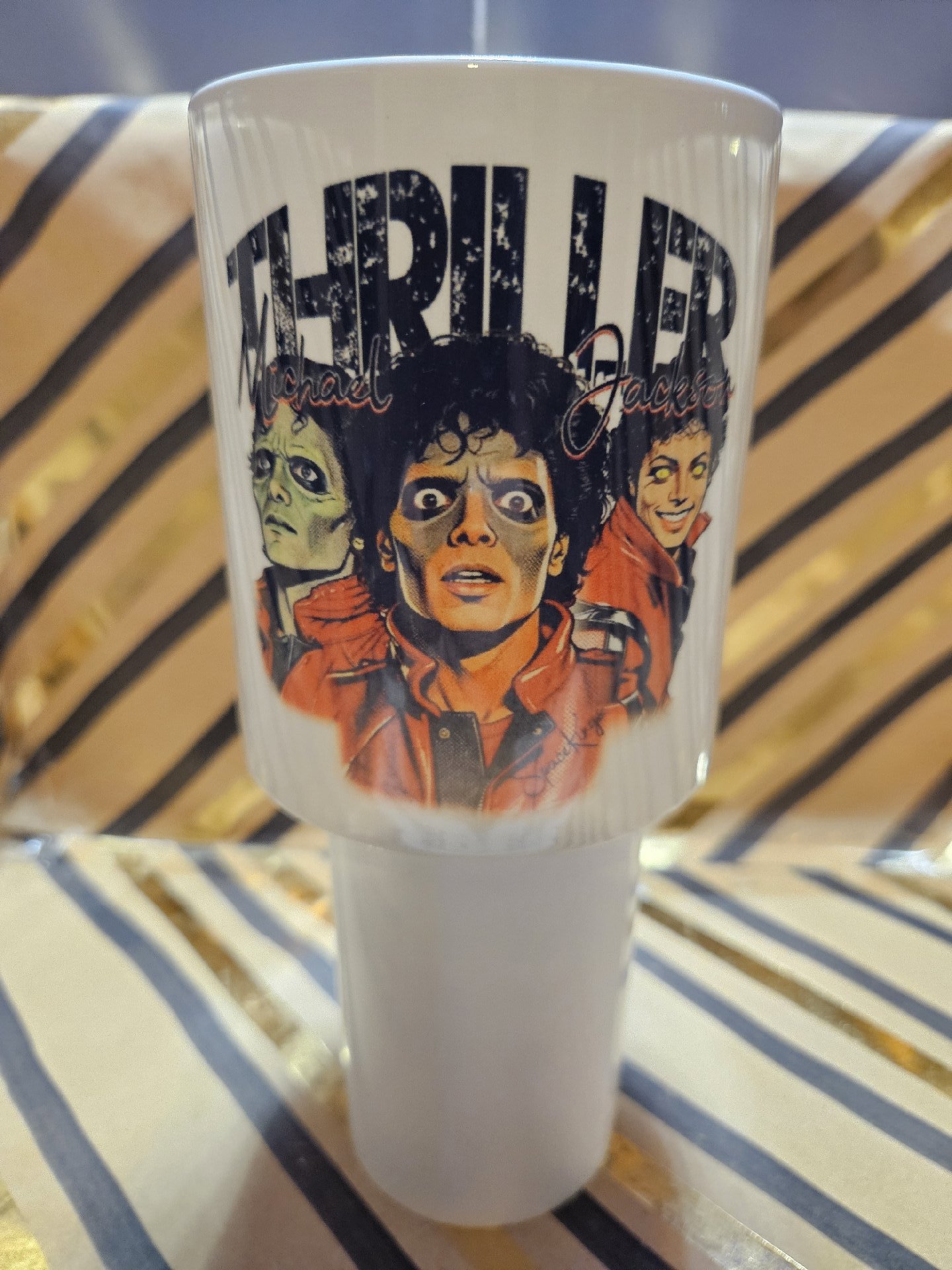 Thriller Michael Jackson Ceramic Mug with Heart Handle, Unbranded, One Size, New condition — preloved on SilentSale®