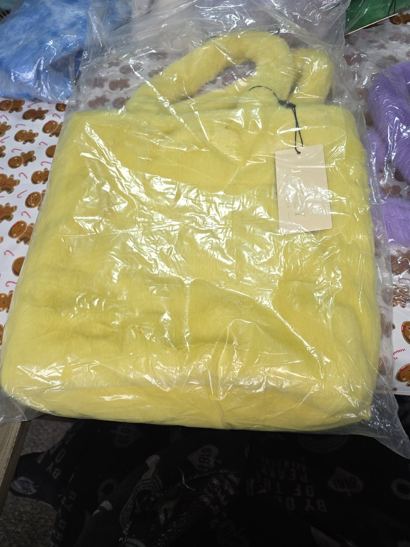 Faux fur yellow tote bage jayley, Jayley, One Size, New condition — preloved on SilentSale®