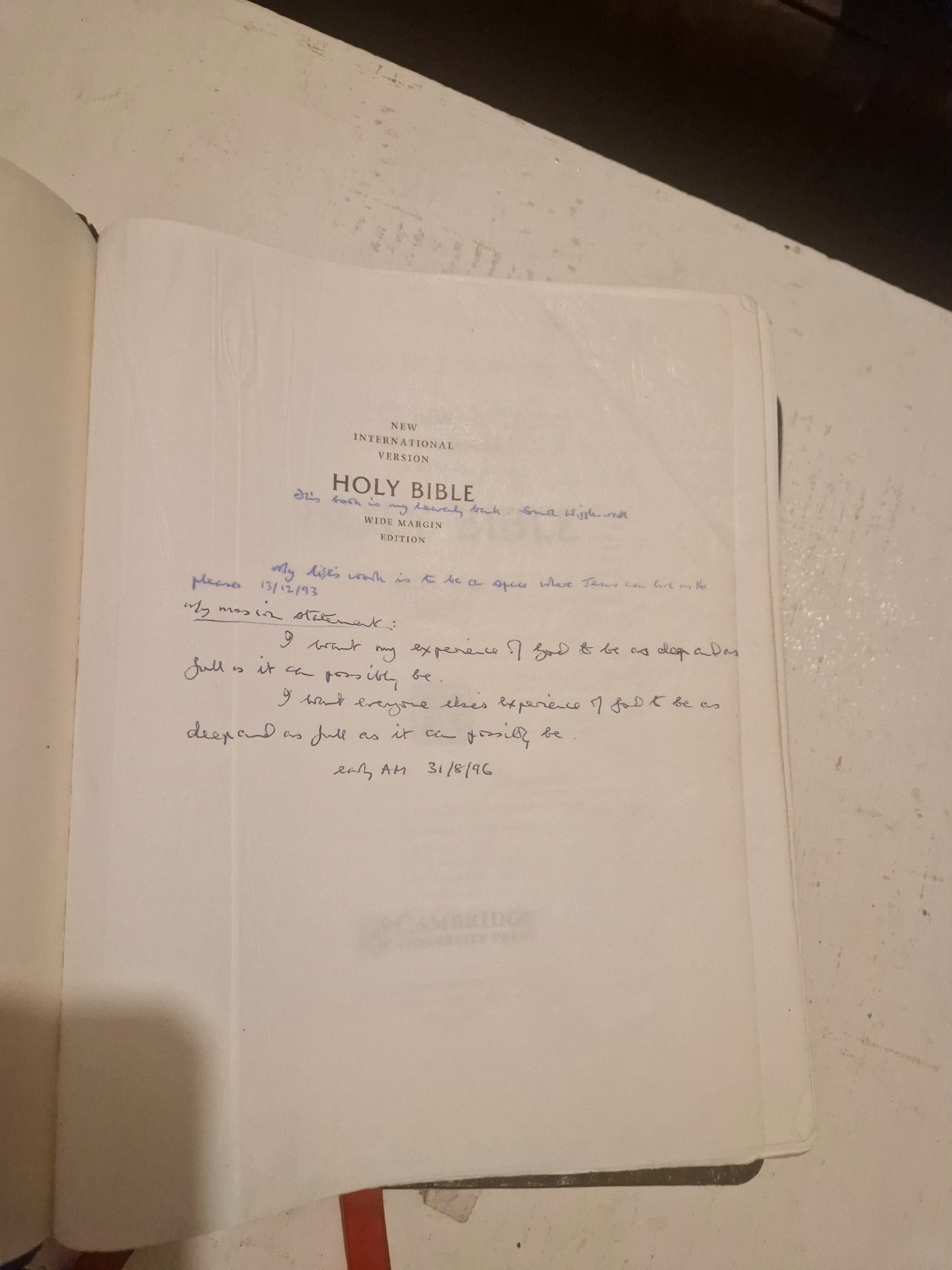 Leather-bound Holy Bible, International Version, International, One Size, Excellent condition — preloved on SilentSale®