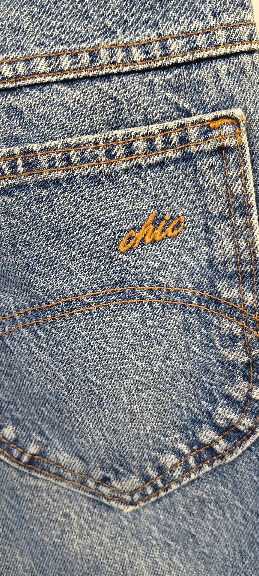 Chic Blue Denim Mom Jeans – Size 14, CHIC, 14, Excellent condition — preloved on SilentSale®