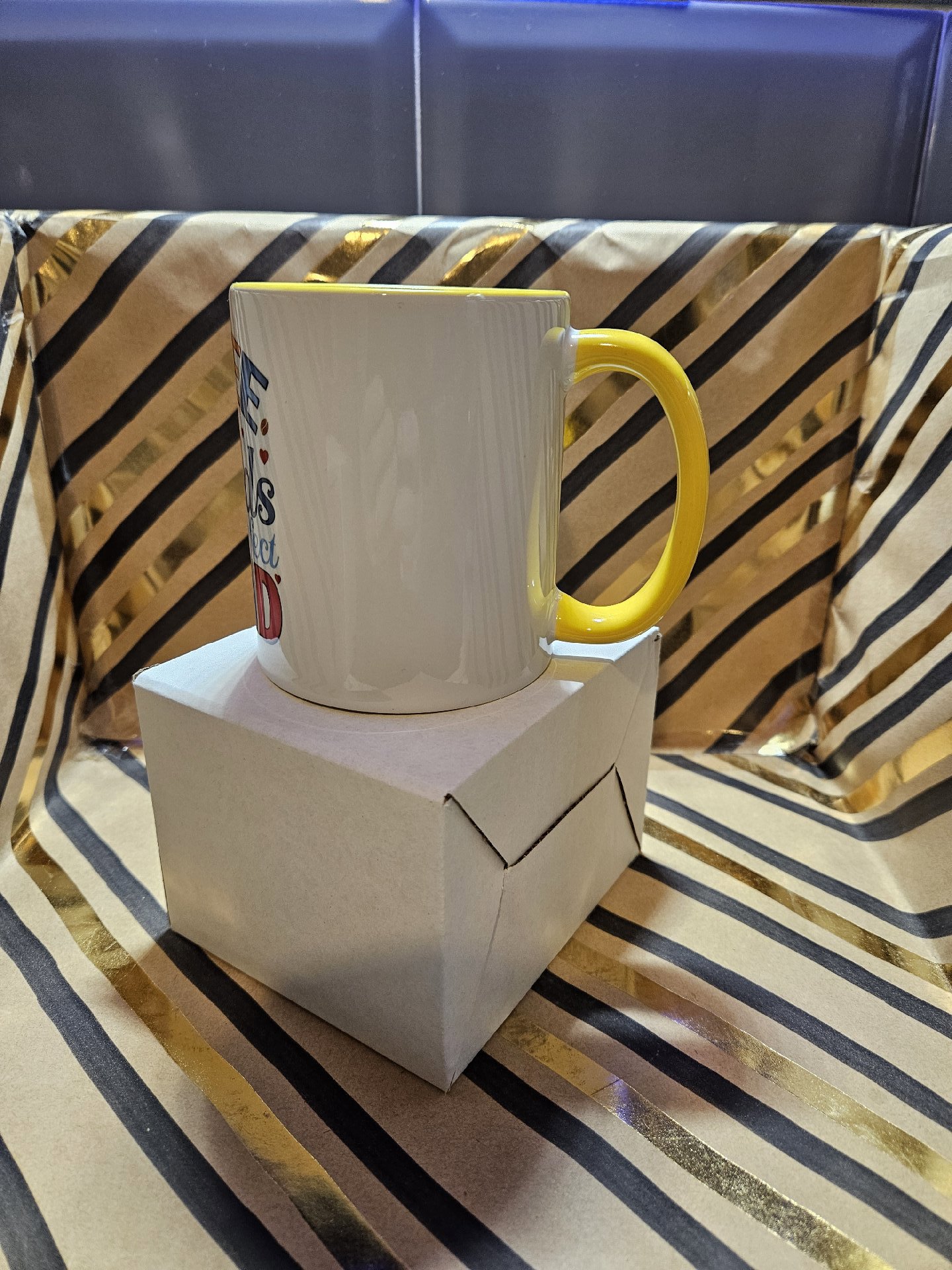 Coffee and Friends Ceramic Mug with Yellow Handle and Interior, Unbranded, One Size, New condition — preloved on SilentSale®