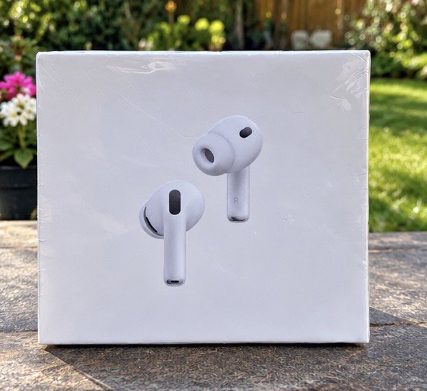 Apple AirPods Pro 3rd generation with ANC, Apple, One Size, New condition — preloved on SilentSale®