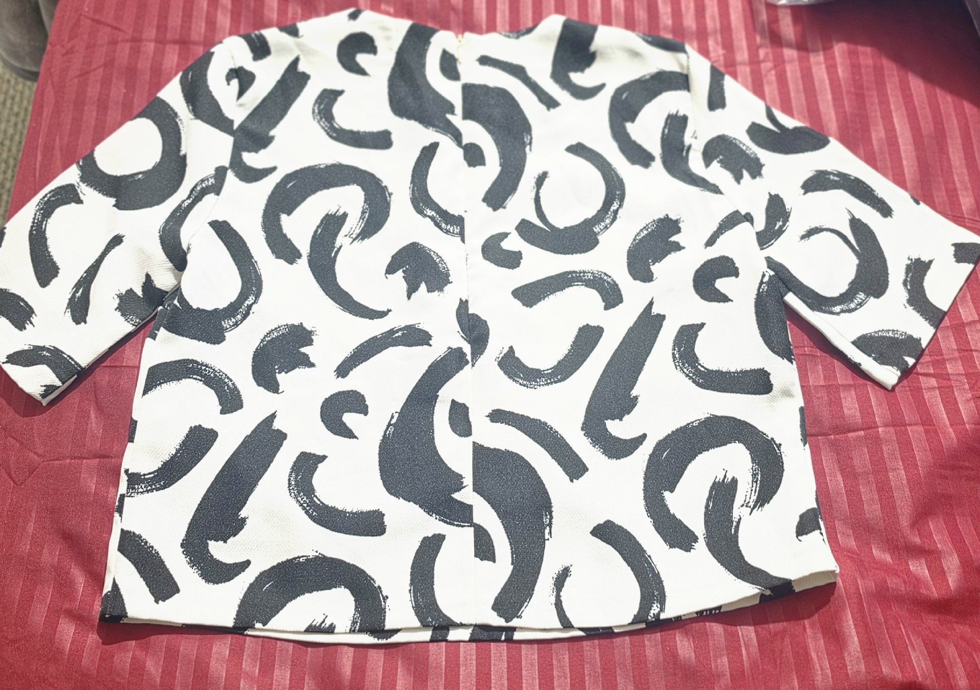 Zara Woman Black and White Abstract print Top , Zara, M, Excellent condition — preloved on SilentSale®