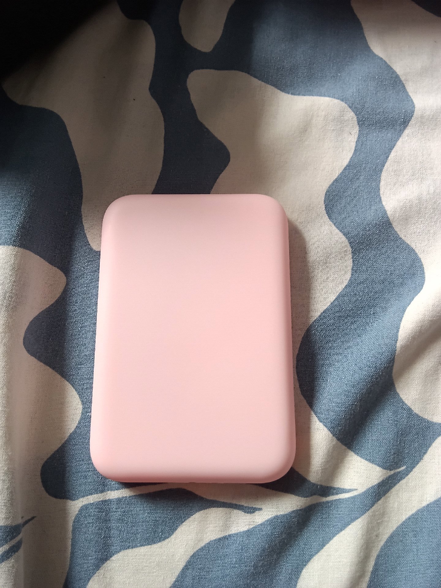 Pink Silicone powerbank case, Amazon, 256GB, Excellent condition — preloved on SilentSale®