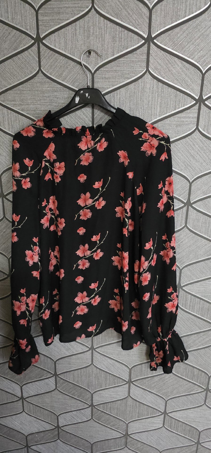 In The Style Black Floral Long Sleeve Blouse – UK 12, In The Style, 12, Excellent condition — preloved on SilentSale®