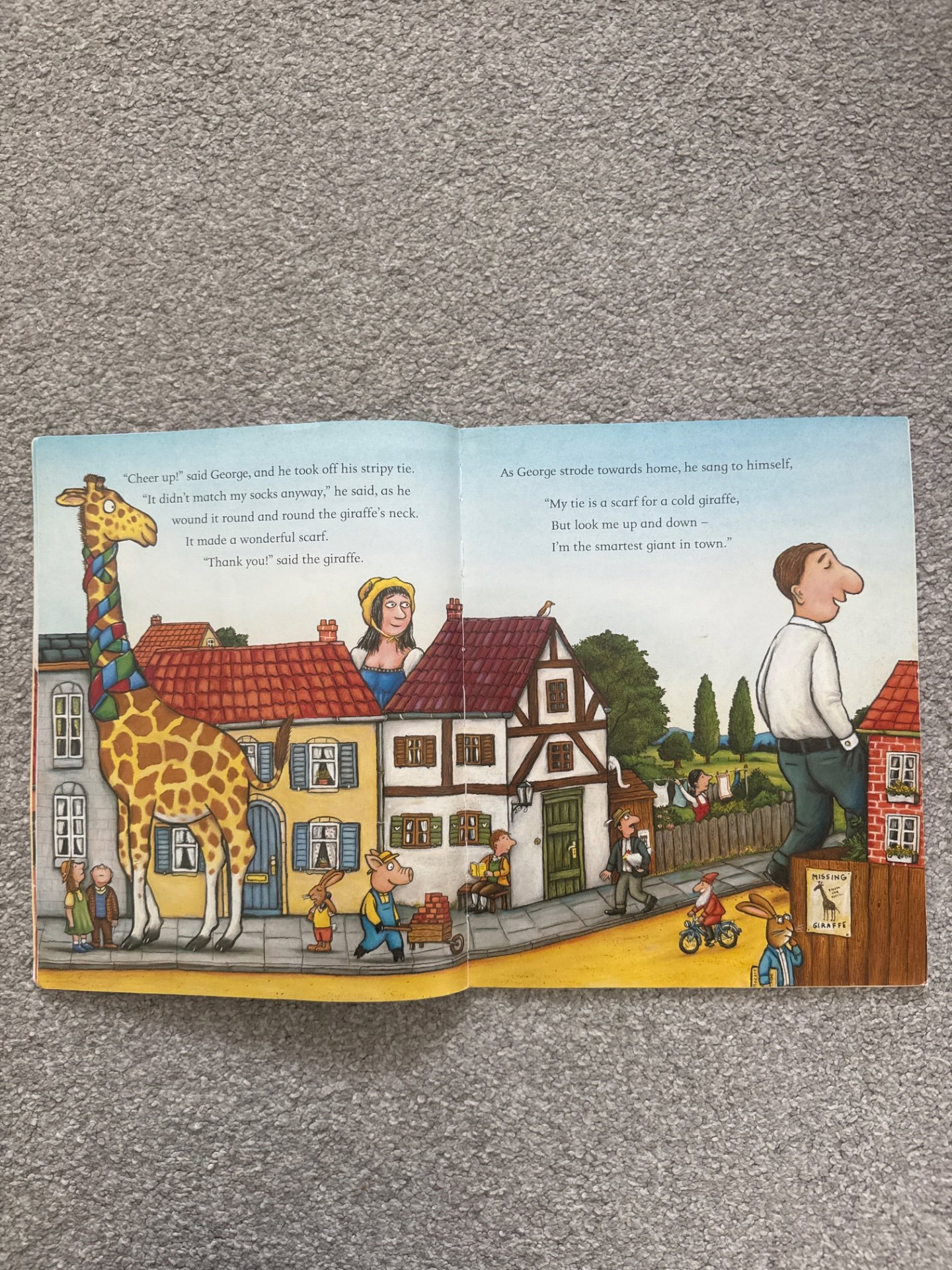 The Smartest Giant in Town by Julia Donaldson & Axel Scheffler, Donaldson, One Size, Excellent condition — preloved on SilentSale®