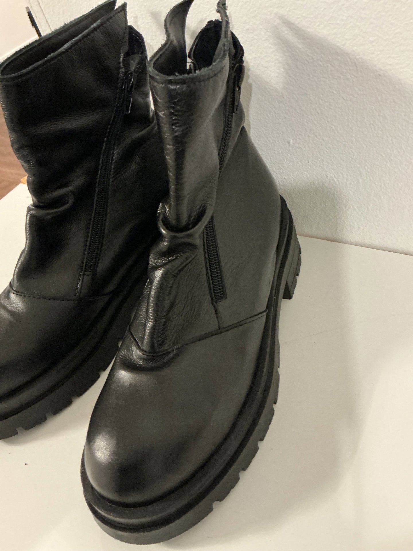 Black Leather Ankle Boots with Side Zipper, Unbranded, 37, New condition — preloved on SilentSale®