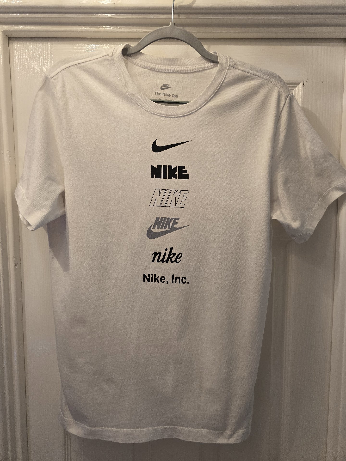 Nike White Logo Print T-Shirt, Nike, M, Like New condition — preloved on SilentSale®
