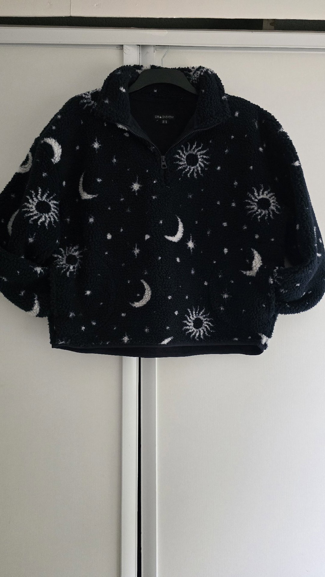 Weekend Vibes Black Fleece Jumper with Moon and Sun Print – UK 12, Weekend Vibes, 12, Excellent condition — preloved on SilentSale®