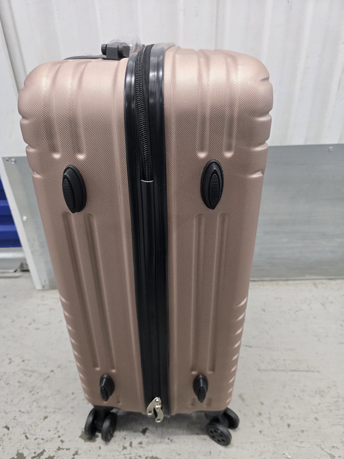 20 inches Supermoye Rose Gold Hard Shell Suitcase with Wheels, supermoye, Small, New condition — preloved on SilentSale®