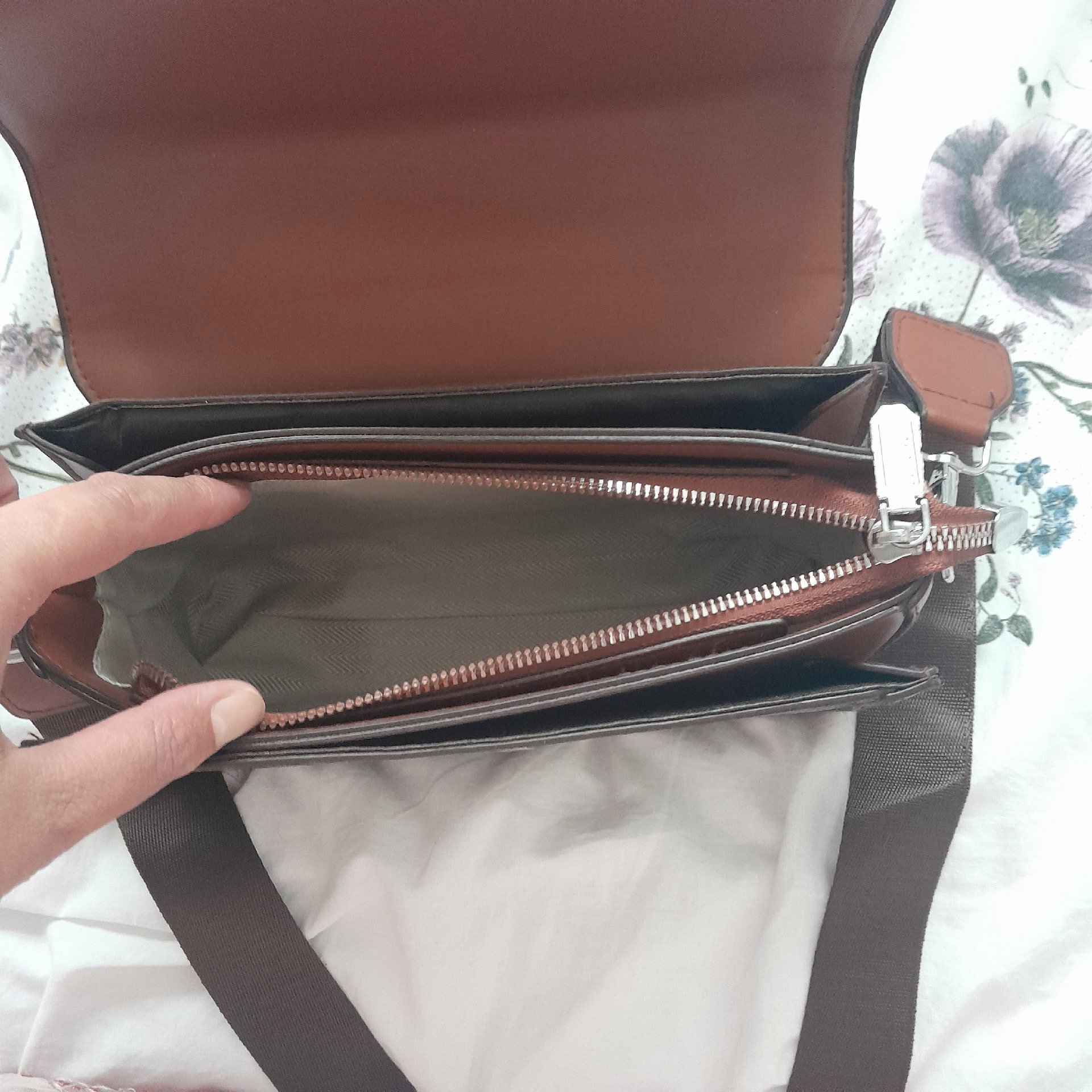 Ladies handbag , Ladies, Small, Excellent condition — preloved on SilentSale®