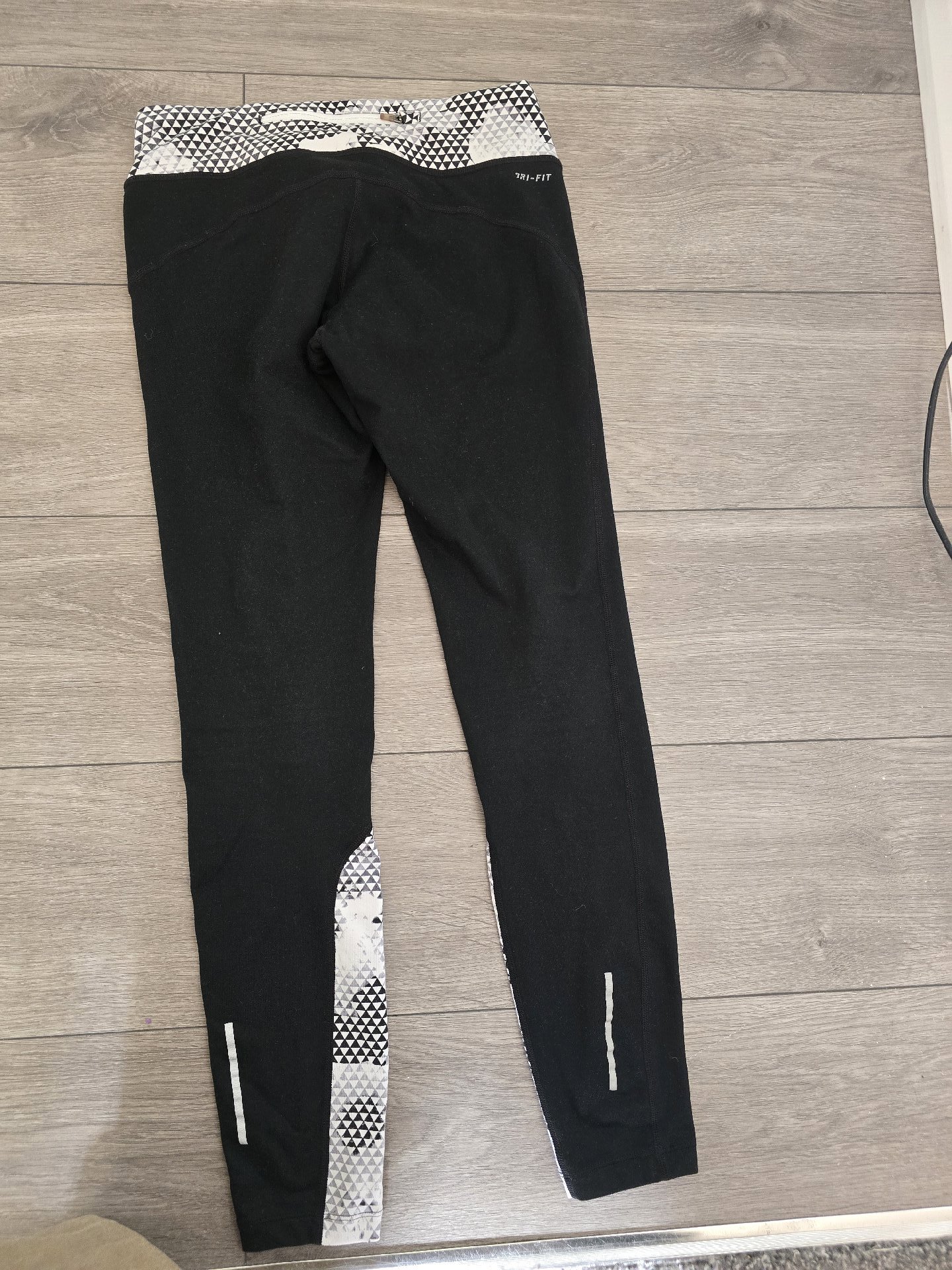Nike Black Dri-Fit Patterned Leggings – Size S, Nike, S, Excellent condition — preloved on SilentSale®