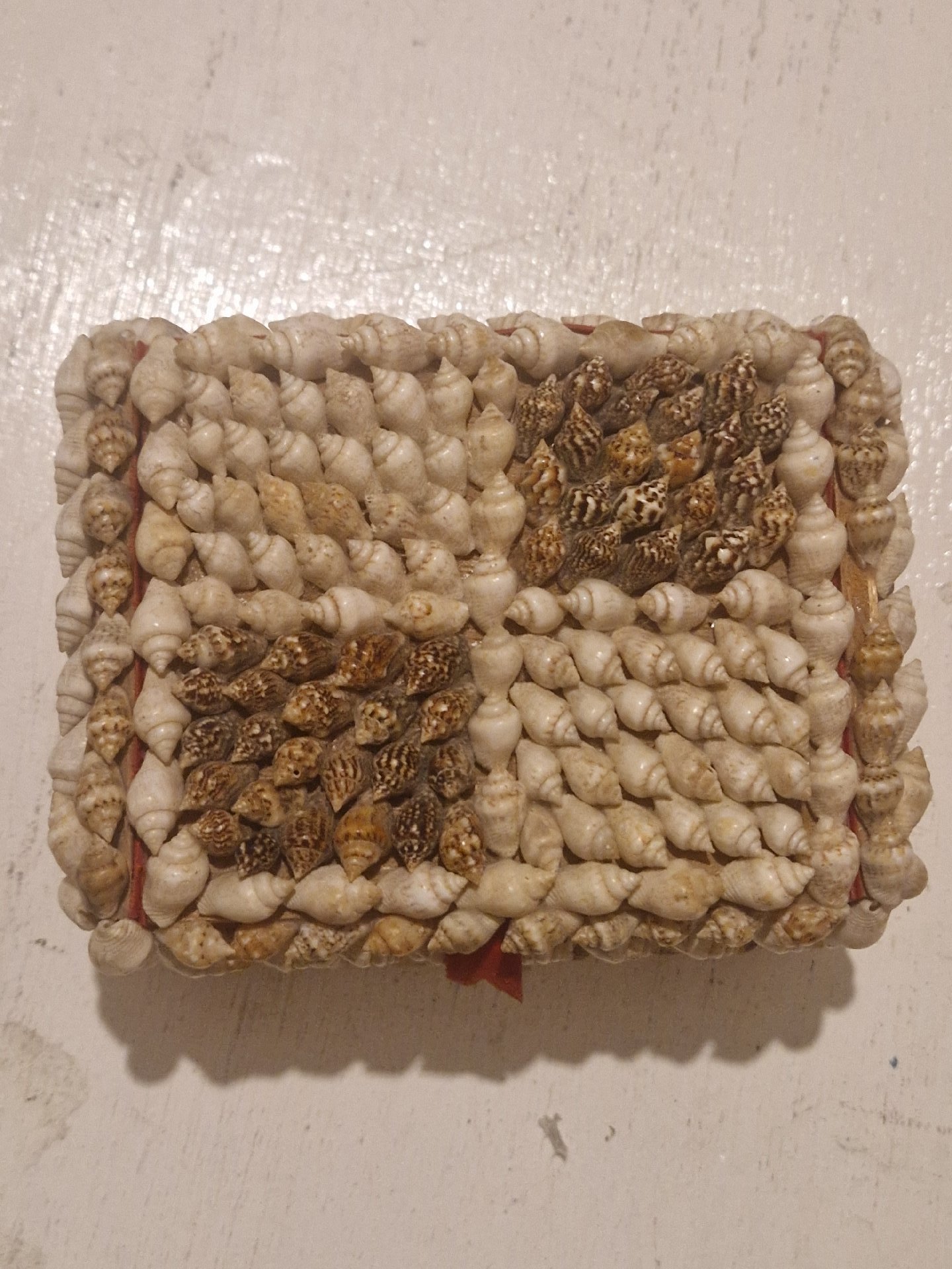 vintage, handmade seashell-encrusted jewelry or trinket box, Handmade, One Size, Excellent condition — preloved on SilentSale®