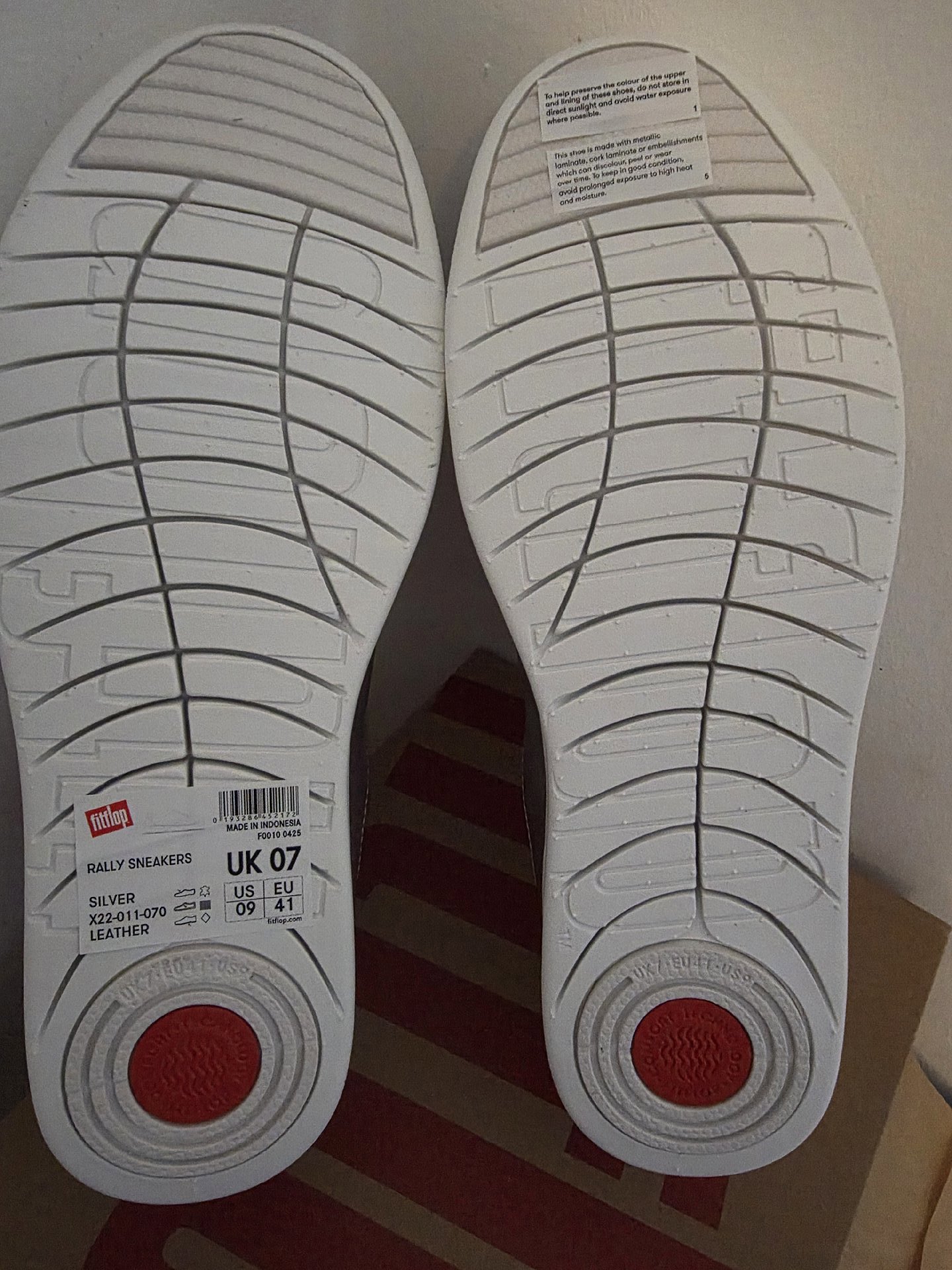 FitFlop Silver Leather Lace-Up Trainers, FitFlop, 7, New condition — preloved on SilentSale®