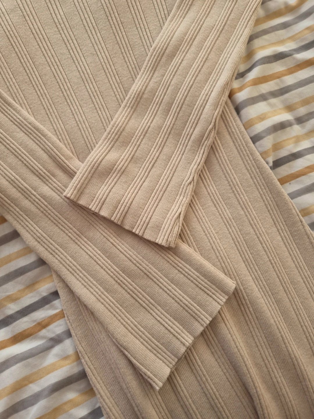 Olive + Oak Beige Ribbed Knit Midi Dress – Size 8, Olive + Oak, 8, Excellent condition — preloved on SilentSale®
