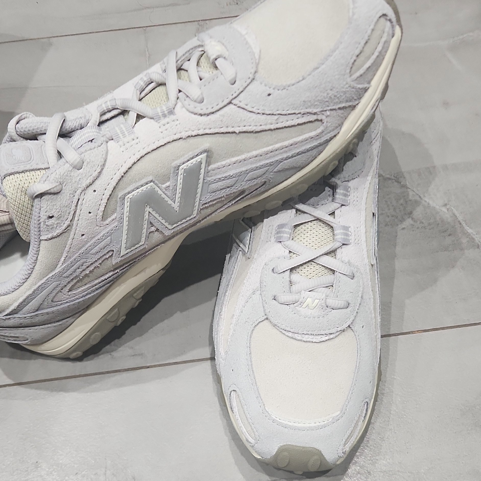New Balance White Suede Trainers – UK 10, New Balance, 10, New condition — preloved on SilentSale®