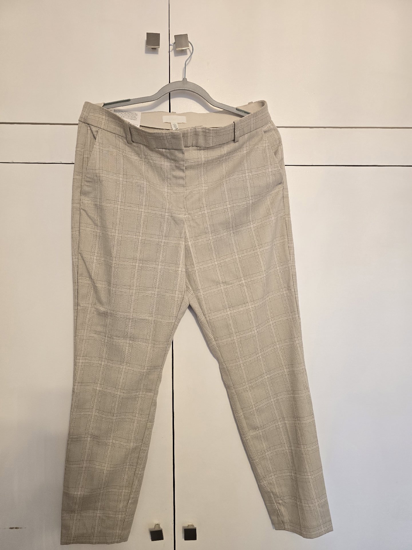 H&M Beige Checked Regular Waist Slacks – UK 18, H&M, 18, New condition — preloved on SilentSale®