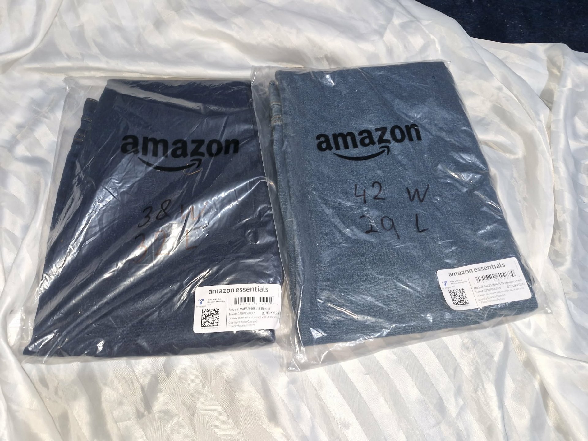 Amazon Essentials Medium Washed Slim Jeans – 28W 32L, Amazon Essentials, W28 L32, New condition — preloved on SilentSale®