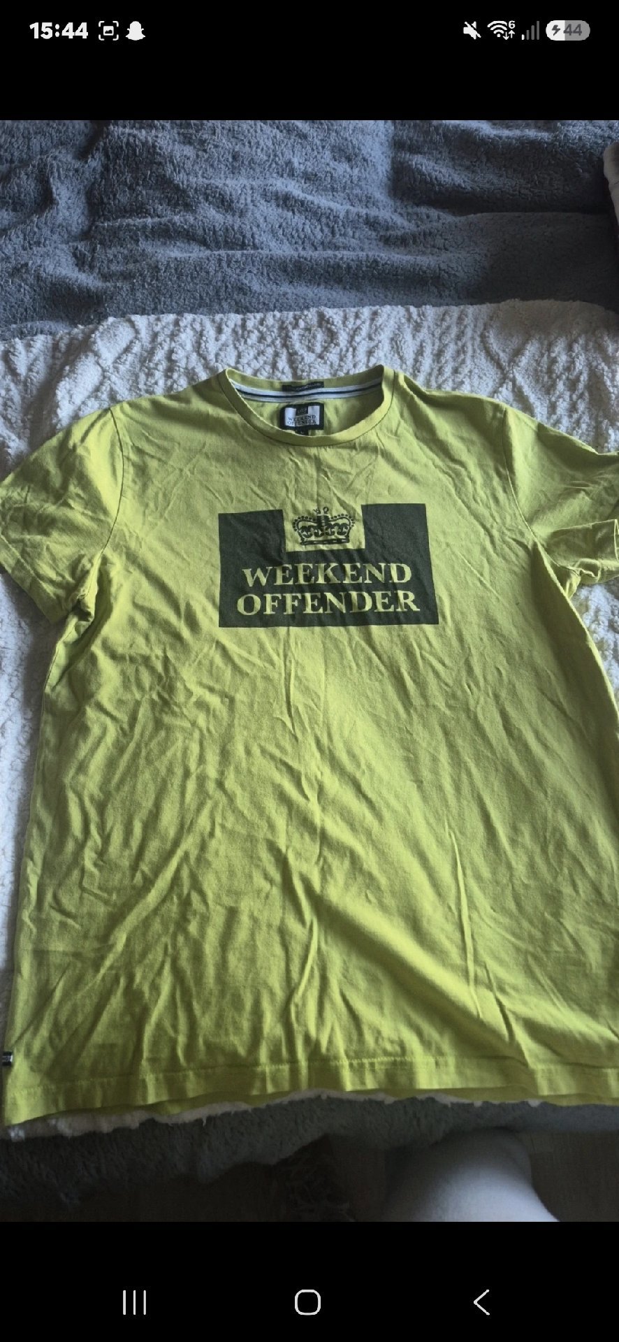 Weekend Offender Yellow Logo Print T-Shirt – Size L, Weekend Offender, L, Good condition — preloved on SilentSale®