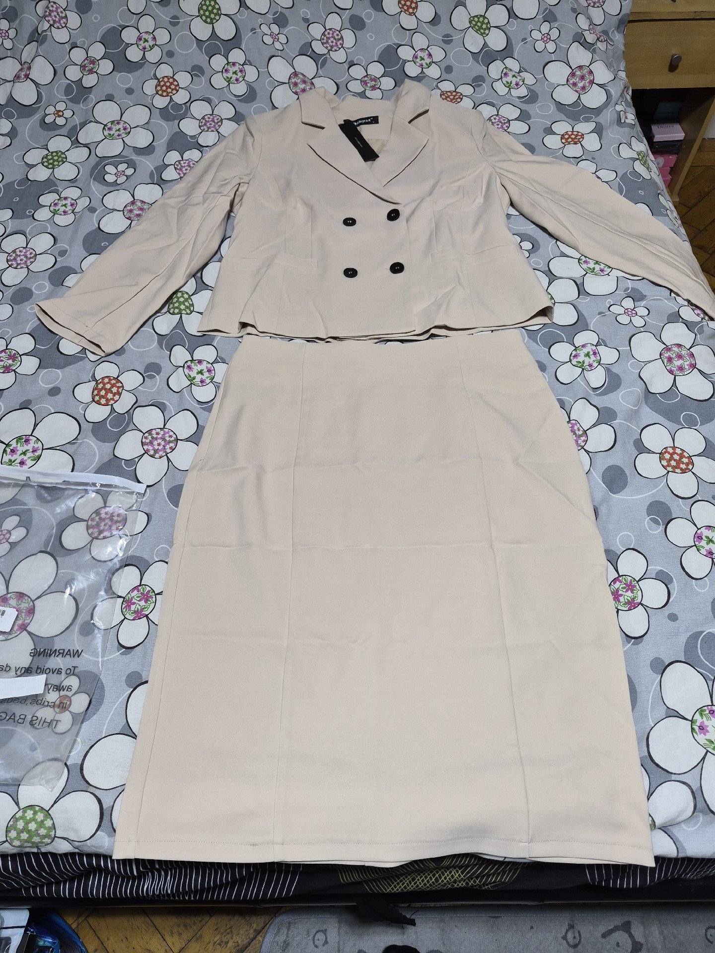 Beige Two-Piece Blazer and Skirt Set, Allegra K, L, New condition — preloved on SilentSale®