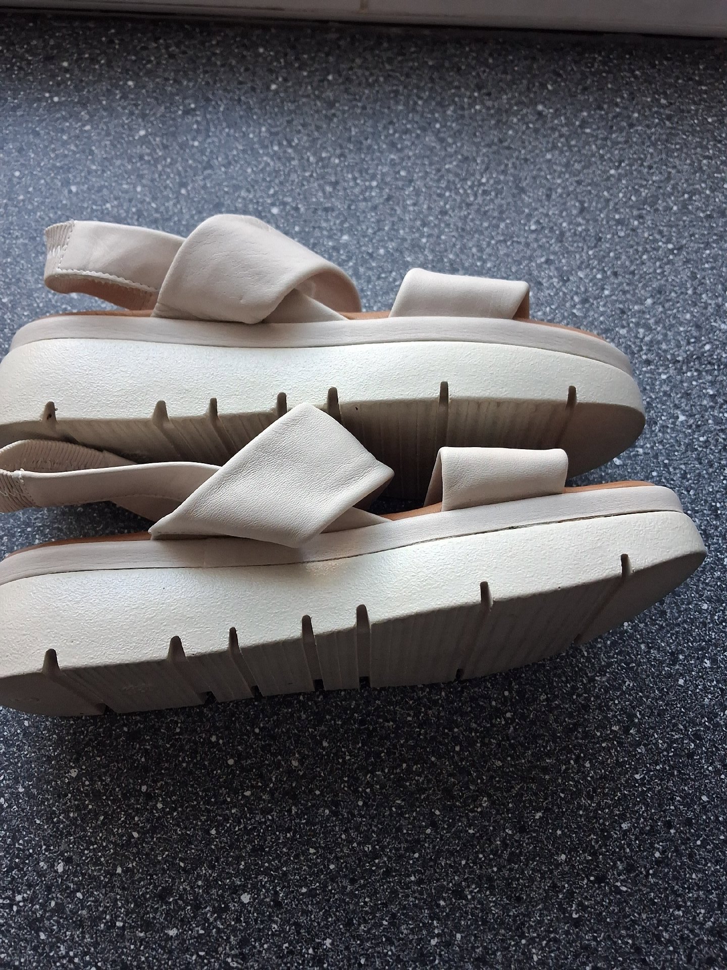 Dune White Leather Platform Sandals – UK 4, Dune, 4, Excellent condition — preloved on SilentSale®