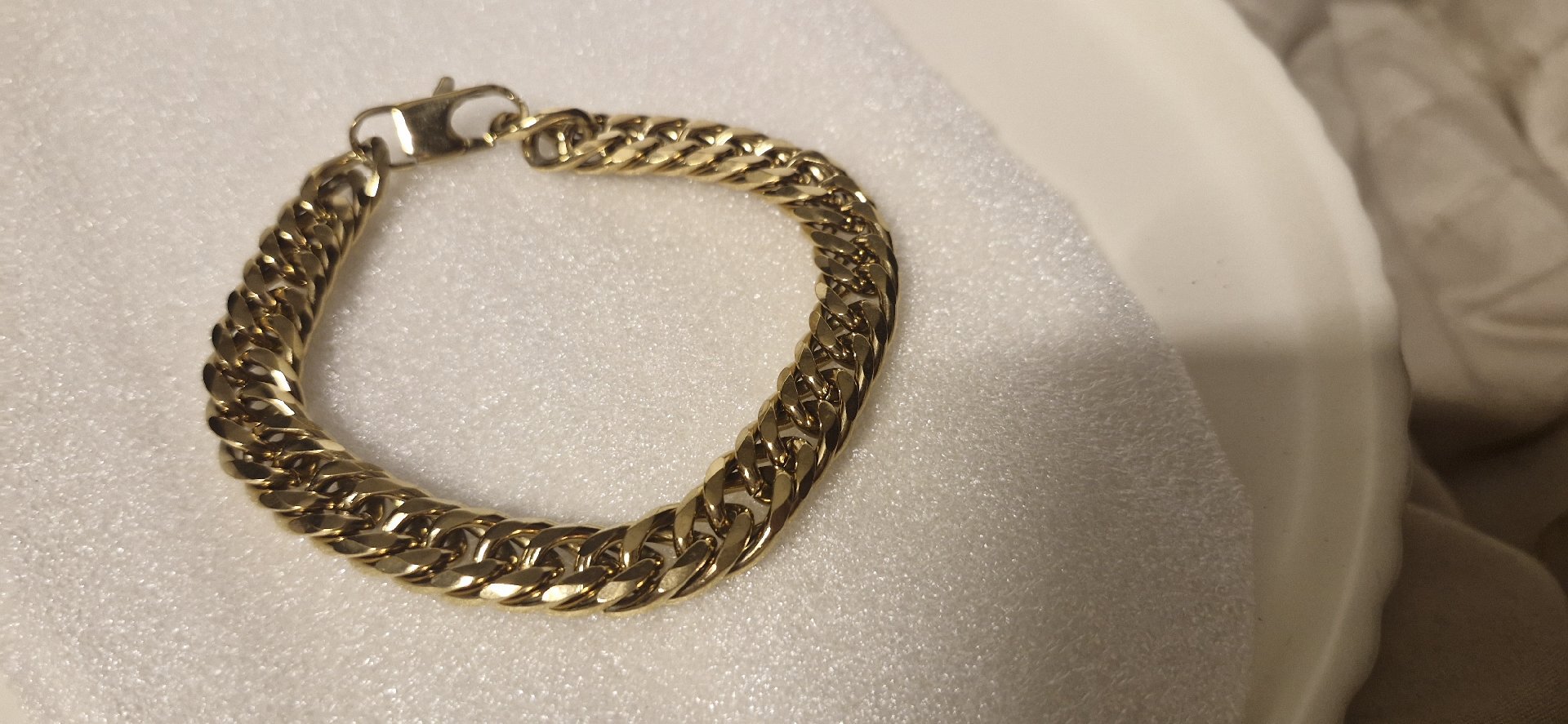 Gold Tone Cuban Link Chain Bracelet, Gold Tone, One Size, New condition — preloved on SilentSale®