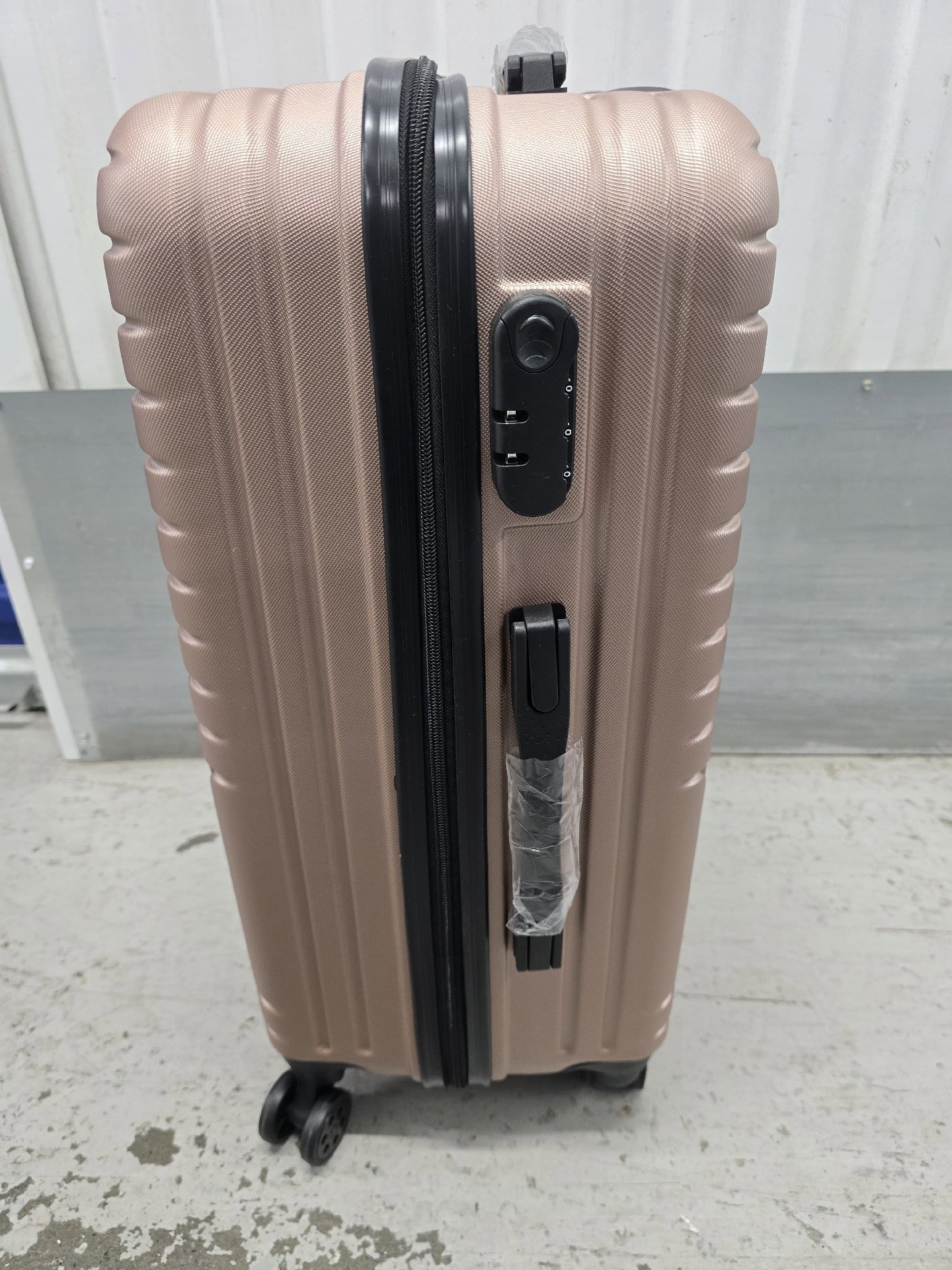 20 inches Supermoye Rose Gold Hard Shell Suitcase with Wheels, supermoye, Small, New condition — preloved on SilentSale®