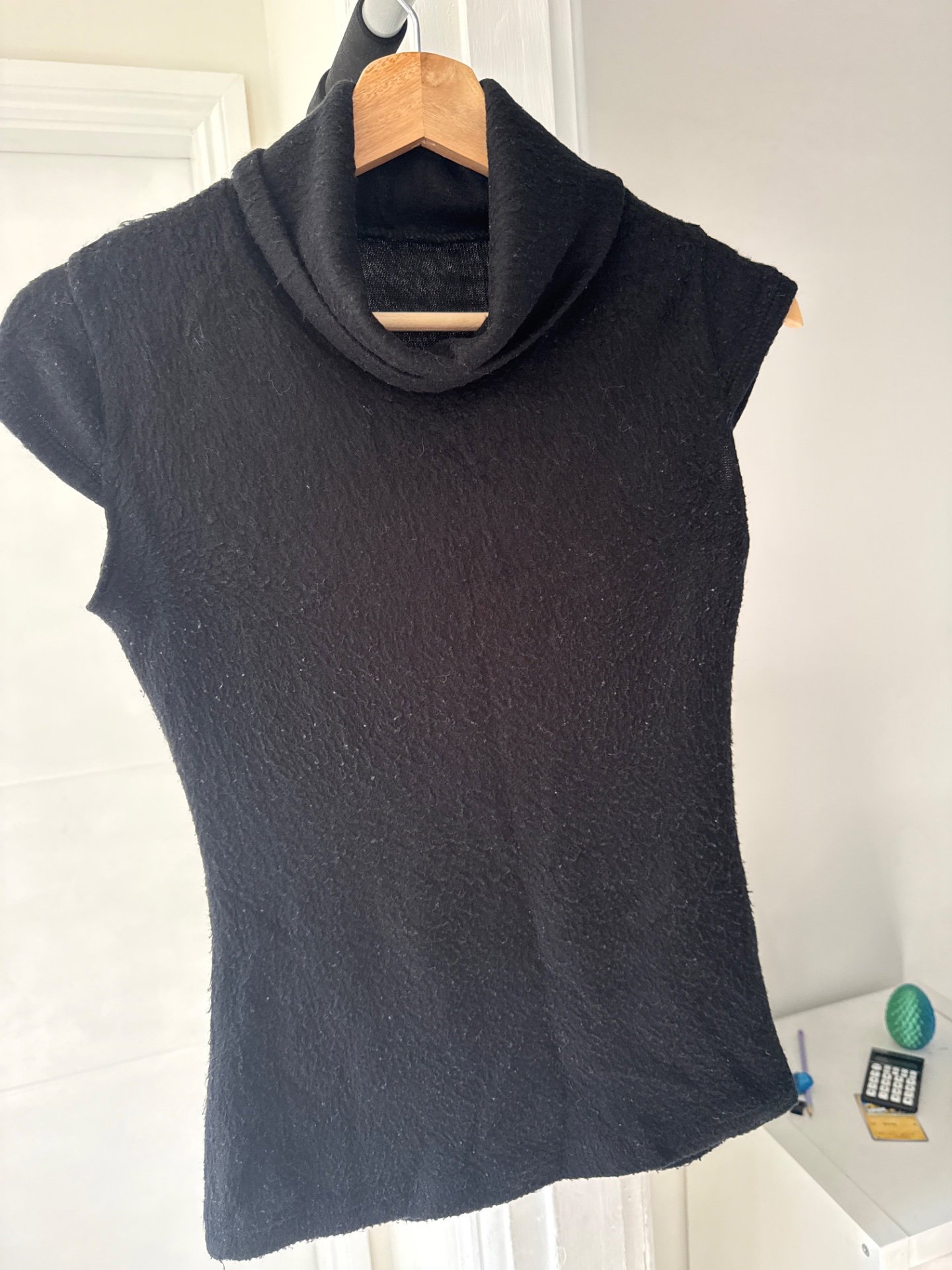 Black Sleeveless Turtleneck Top, Unbranded, Small, Fair condition — preloved on SilentSale®